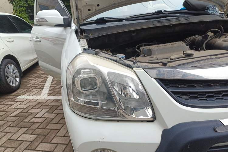 Used Hyundai Tucson 2013 2.0L Automatic Two-Wheel Drive Comfort Version Right Front Headlight