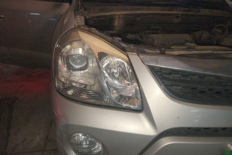 Used Hyundai Tucson 2013 2.0L Automatic Two-Wheel Drive Comfort Version Right Front Headlight