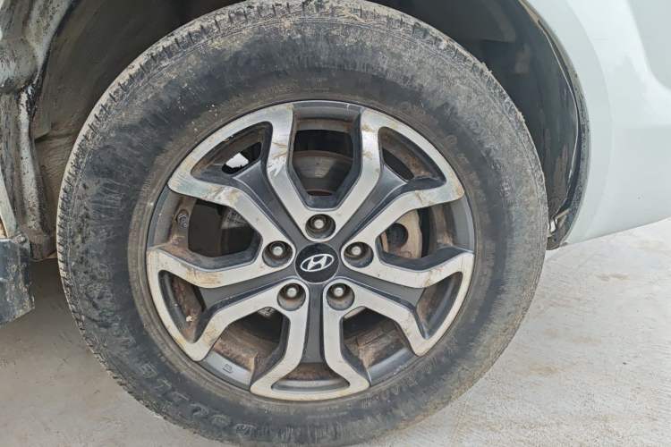 Used Hyundai Tucson 2013 2.0L Manual Two-Wheel Drive Fashion Edition Right Front Wheel Hub