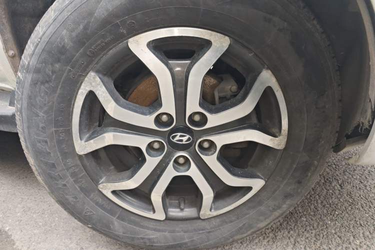 Used Hyundai Tucson 2013 2.0L Manual Two-Wheel Drive Fashion Edition Right Front Wheel Hub
