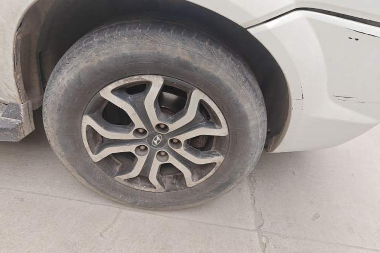 Used Hyundai Tucson 2013 2.0L Manual Two-Wheel Drive Fashion Edition Right Front Wheel Hub