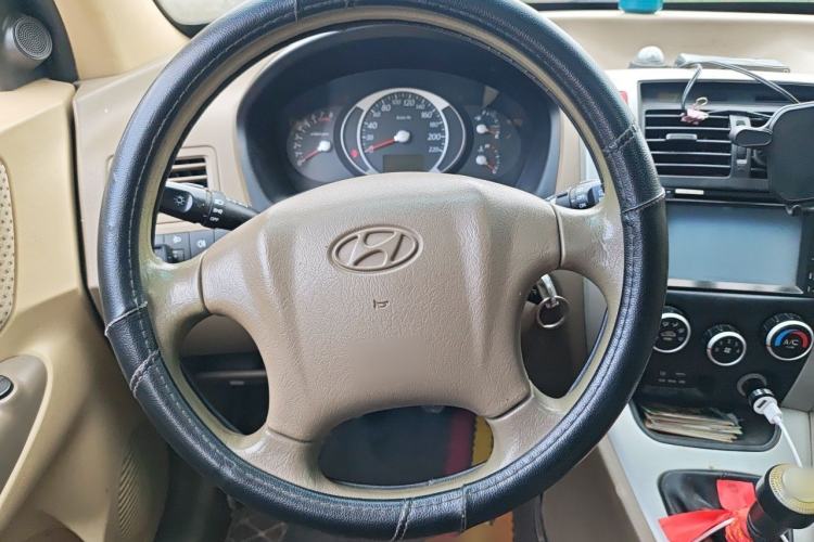 Used Hyundai Tucson 2013 2.0L Manual Two-Wheel Drive Fashion Edition Steering Wheel
