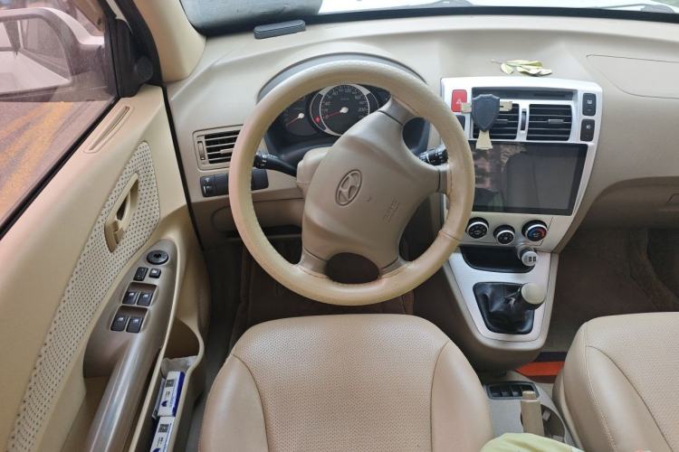 Used Hyundai Tucson 2013 2.0L Manual Two-Wheel Drive Fashion Edition Steering Wheel