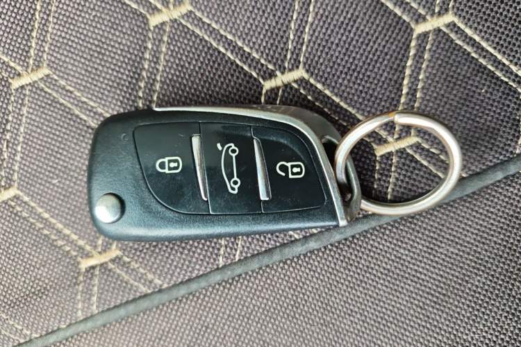 Used Hyundai Tucson 2013 2.0L Manual Two-Wheel Drive Fashion Edition Vehicle Key