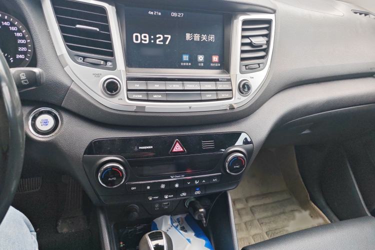 Used Hyundai Tucson 2015 1.6T Dual-Clutch Two-Wheel-Drive Smart Model Audio And AC Panel