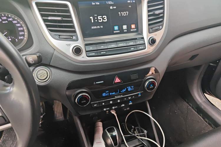 Used Hyundai Tucson 2015 1.6T Dual-Clutch Two-Wheel-Drive Smart Model Audio And AC Panel
