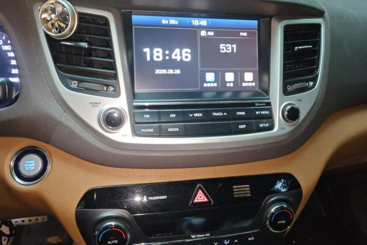 Used Hyundai Tucson 2015 1.6T Dual-Clutch Two-Wheel-Drive Smart Model Audio And AC Panel