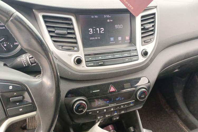 Used Hyundai Tucson 2015 1.6T Dual-Clutch Two-Wheel-Drive Smart Model Audio And AC Panel