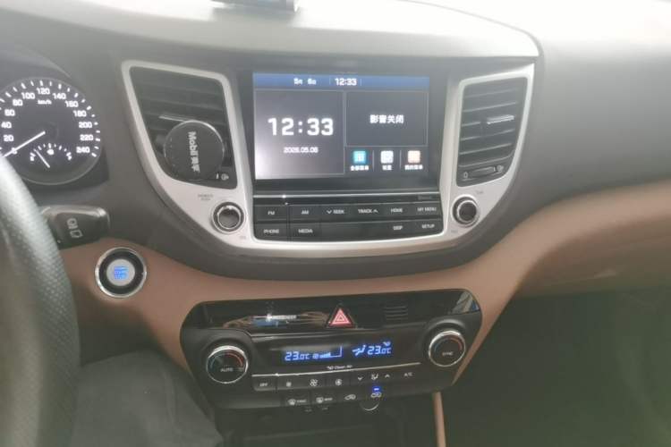 Used Hyundai Tucson 2015 1.6T Dual-Clutch Two-Wheel-Drive Smart Model Audio And AC Panel