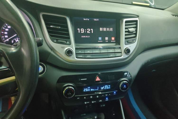 Used Hyundai Tucson 2015 1.6T Dual-Clutch Two-Wheel-Drive Smart Model Audio And AC Panel