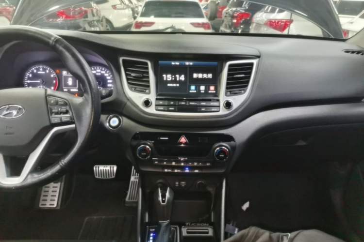 Used Hyundai Tucson 2015 1.6T Dual-Clutch Two-Wheel-Drive Smart Model Audio And AC Panel