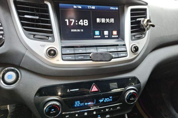 Used Hyundai Tucson 2015 1.6T Dual-Clutch Two-Wheel-Drive Smart Model Audio And AC Panel
