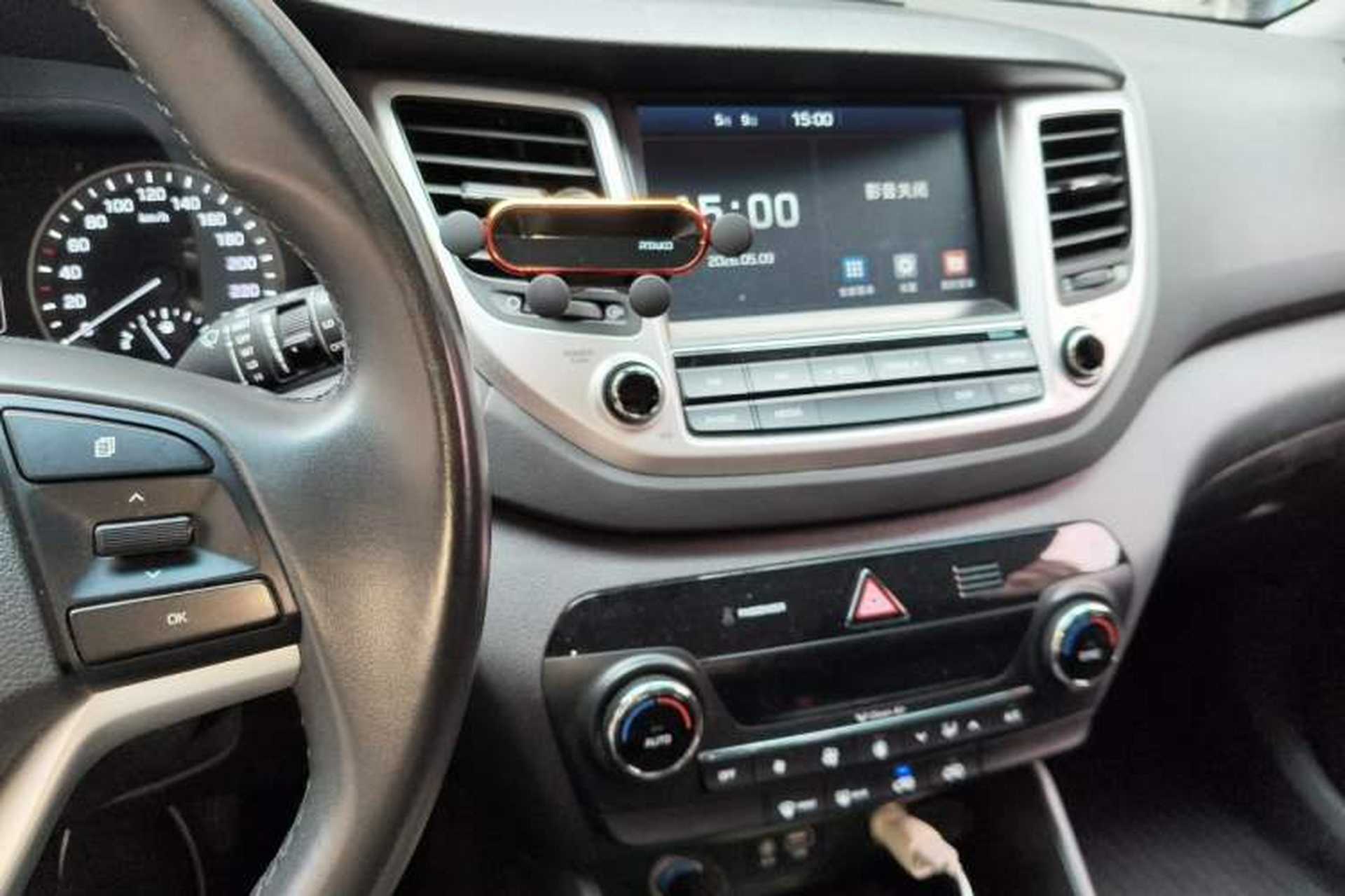 Used Hyundai Tucson 2015 1.6T Dual-Clutch Two-Wheel-Drive Smart Model Audio And AC Panel