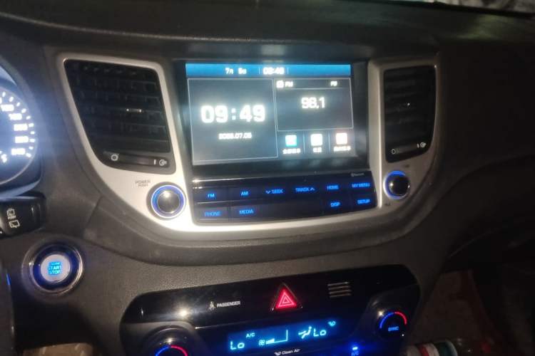 Used Hyundai Tucson 2015 1.6T Dual-Clutch Two-Wheel-Drive Smart Model Audio And AC Panel