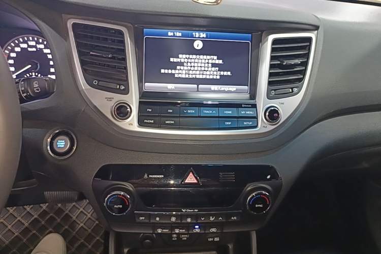 Used Hyundai Tucson 2015 1.6T Dual-Clutch Two-Wheel-Drive Smart Model Audio And AC Panel