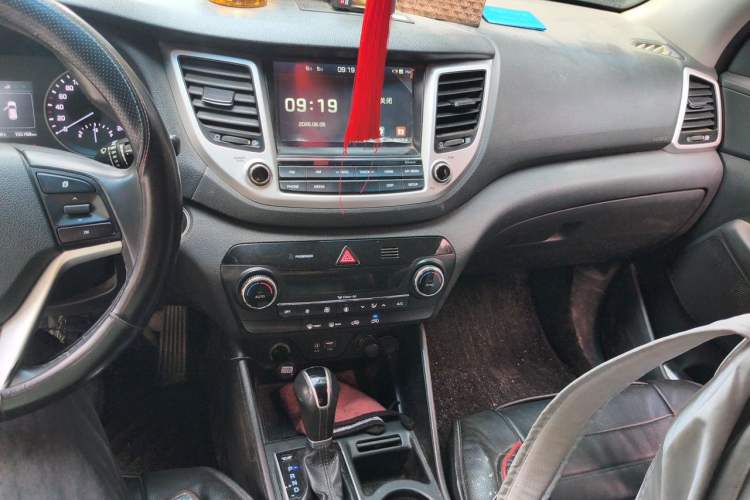 Used Hyundai Tucson 2015 1.6T Dual-Clutch Two-Wheel-Drive Smart Model Audio And AC Panel