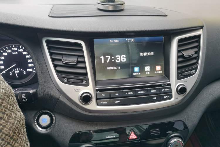Used Hyundai Tucson 2015 1.6T Dual-Clutch Two-Wheel-Drive Smart Model Audio And AC Panel