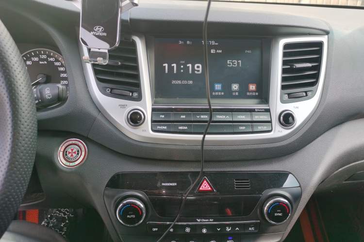 Used Hyundai Tucson 2015 1.6T Dual-Clutch Two-Wheel-Drive Smart Model Audio And AC Panel