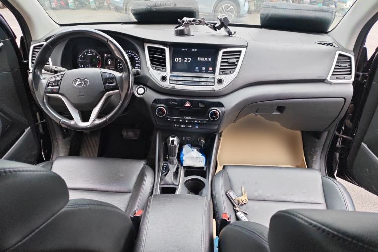 Used Hyundai Tucson 2015 1.6T Dual-Clutch Two-Wheel-Drive Smart Model Center Console