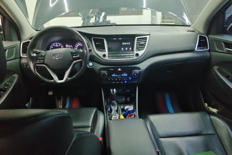 Used Hyundai Tucson 2015 1.6T Dual-Clutch Two-Wheel-Drive Smart Model Center Console