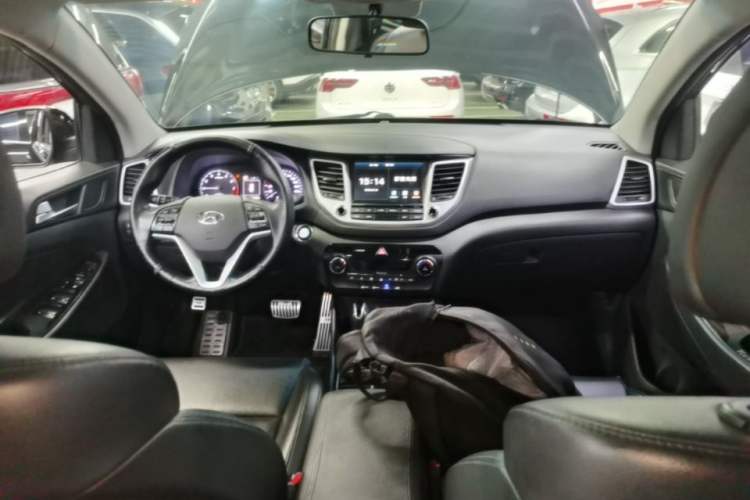 Used Hyundai Tucson 2015 1.6T Dual-Clutch Two-Wheel-Drive Smart Model Center Console