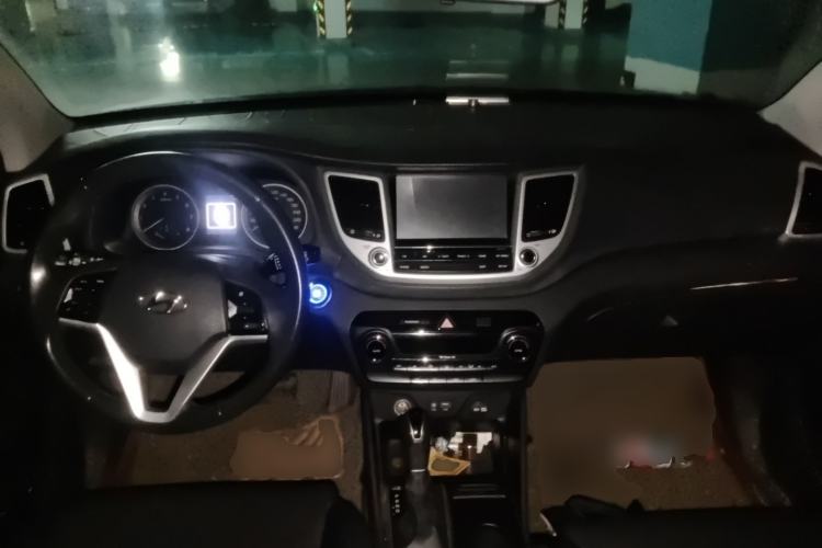 Used Hyundai Tucson 2015 1.6T Dual-Clutch Two-Wheel-Drive Smart Model Center Console