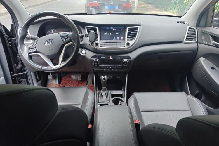 Used Hyundai Tucson 2015 1.6T Dual-Clutch Two-Wheel-Drive Smart Model Center Console