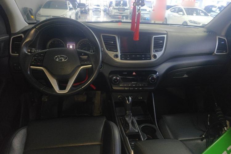 Used Hyundai Tucson 2015 1.6T Dual-Clutch Two-Wheel-Drive Smart Model Center Console