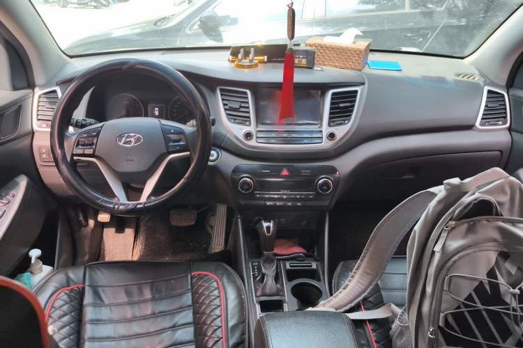 Used Hyundai Tucson 2015 1.6T Dual-Clutch Two-Wheel-Drive Smart Model Center Console