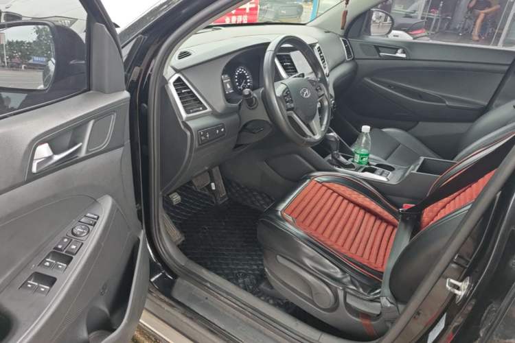 Used Hyundai Tucson 2015 1.6T Dual-Clutch Two-Wheel-Drive Leading Model Driver Seat