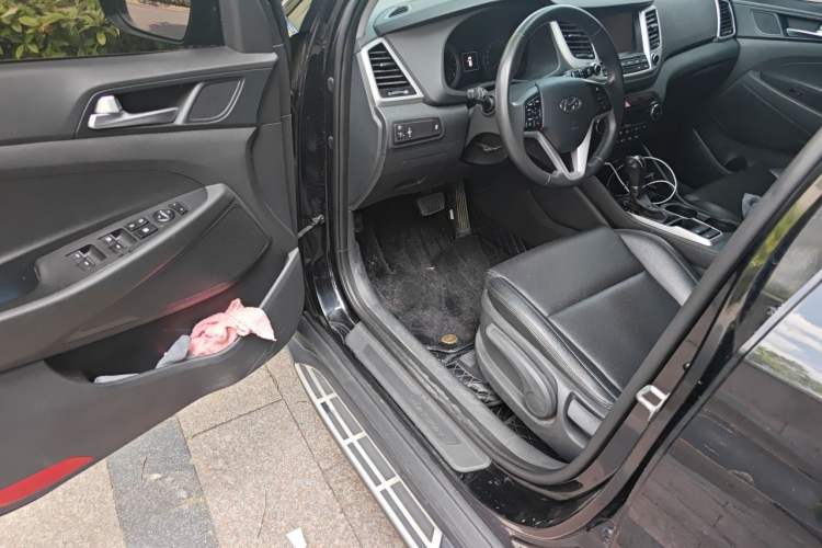 Used Hyundai Tucson 2015 1.6T Dual-Clutch Two-Wheel-Drive Smart Model Driver Seat