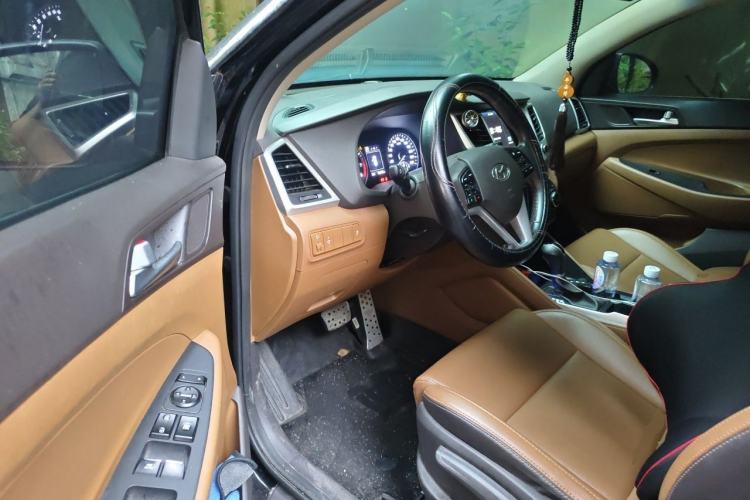 Used Hyundai Tucson 2015 1.6T Dual-Clutch Two-Wheel-Drive Smart Model Driver Seat