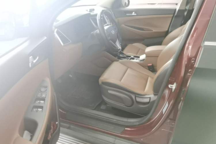Used Hyundai Tucson 2015 1.6T Dual-Clutch Two-Wheel-Drive Smart Model Driver Seat