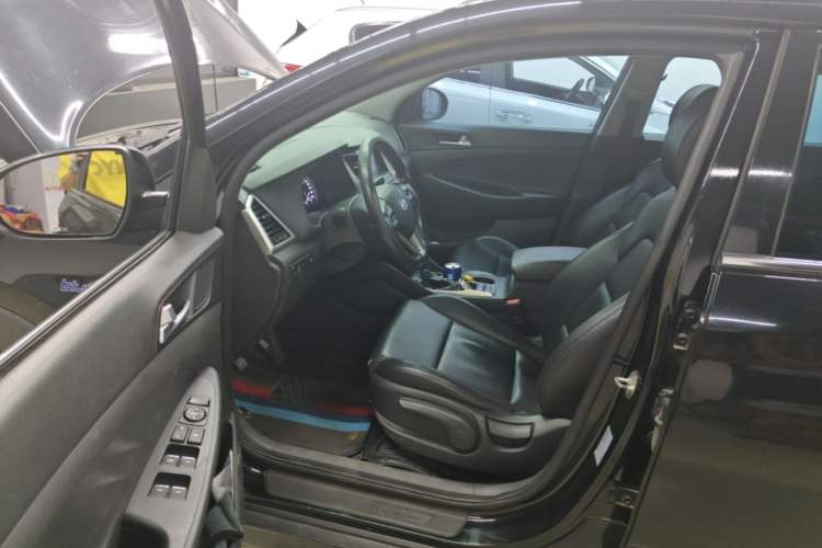 Used Hyundai Tucson 2015 1.6T Dual-Clutch Two-Wheel-Drive Smart Model Driver Seat