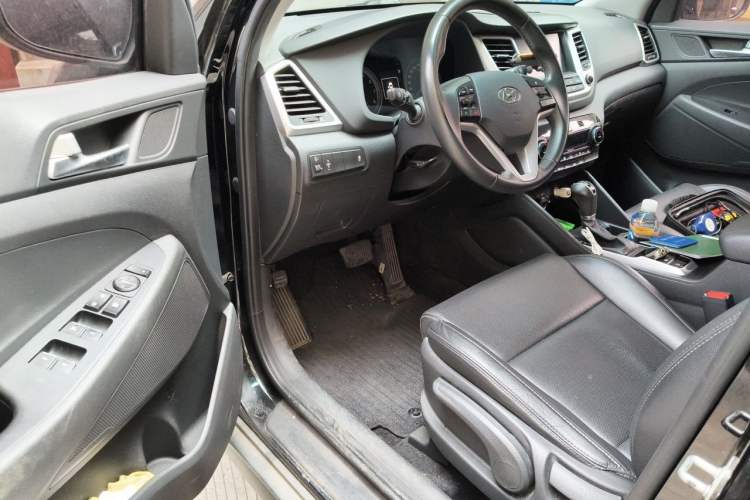 Used Hyundai Tucson 2015 1.6T Dual-Clutch Two-Wheel-Drive Smart Model Driver Seat