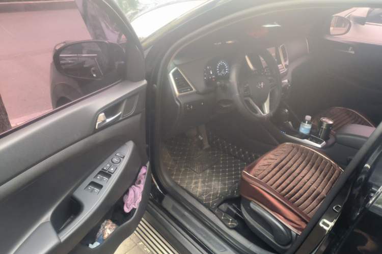 Used Hyundai Tucson 2015 1.6T Dual-Clutch Two-Wheel-Drive Smart Model Driver Seat