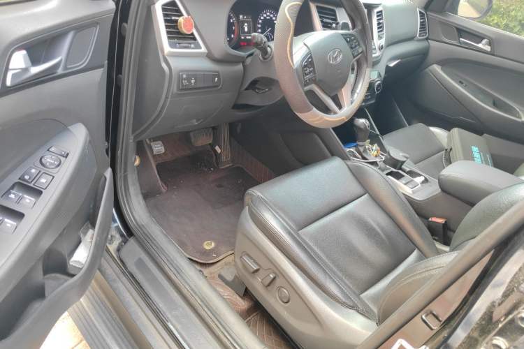 Used Hyundai Tucson 2015 1.6T Dual-Clutch Two-Wheel-Drive Smart Model Driver Seat