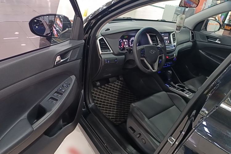 Used Hyundai Tucson 2015 1.6T Dual-Clutch Two-Wheel-Drive Smart Model Driver Seat