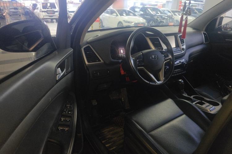 Used Hyundai Tucson 2015 1.6T Dual-Clutch Two-Wheel-Drive Smart Model Driver Seat