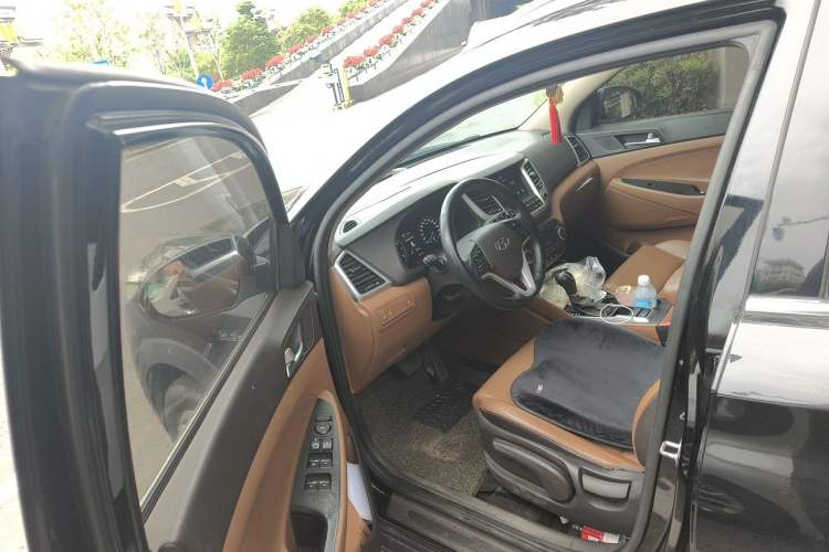 Used Hyundai Tucson 2015 1.6T Dual-Clutch Two-Wheel-Drive Smart Model Driver Seat