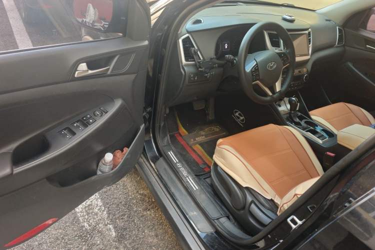 Used Hyundai Tucson 2015 1.6T Dual-Clutch Two-Wheel-Drive Smart Model Driver Seat