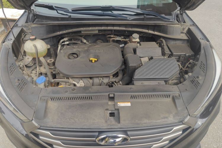 Used Hyundai Tucson 2015 2.0L Automatic Two-Wheel Drive Smart Version Engine Bay
