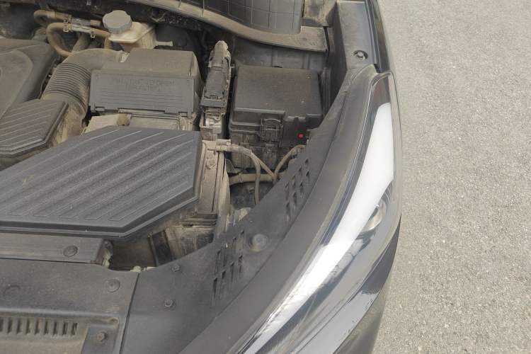 Used Hyundai Tucson 2015 2.0L Automatic Two-Wheel Drive Smart Version Engine Bay Left