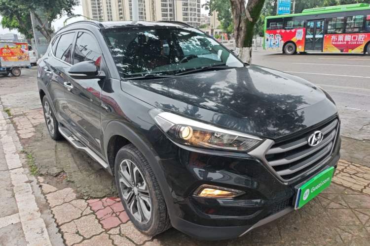 Used Hyundai Tucson 2015 1.6T Dual-Clutch Two-Wheel-Drive Leading Model Front Right 45 Deg