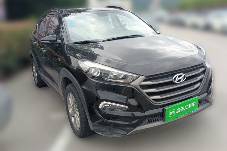 Used Hyundai Tucson 2015 1.6T Dual-Clutch Two-Wheel-Drive Smart Model Front Right 45 Deg