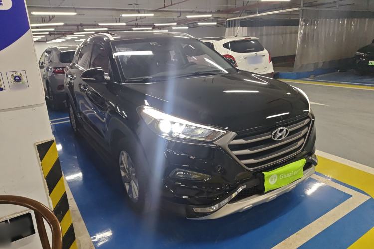 Used Hyundai Tucson 2015 1.6T Dual-Clutch Two-Wheel-Drive Smart Model Front Right 45 Deg