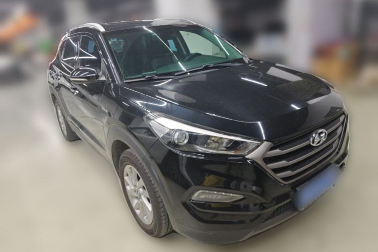 Used Hyundai Tucson 2015 1.6T Dual-Clutch Two-Wheel-Drive Smart Model Front Right 45 Deg