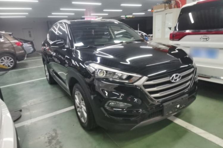 Used Hyundai Tucson 2015 1.6T Dual-Clutch Two-Wheel-Drive Smart Model Front Right 45 Deg