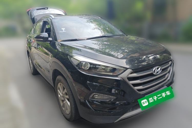 Used Hyundai Tucson 2015 1.6T Dual-Clutch Two-Wheel-Drive Smart Model Front Right 45 Deg