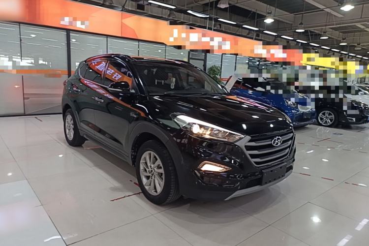 Used Hyundai Tucson 2015 1.6T Dual-Clutch Two-Wheel-Drive Smart Model Front Right 45 Deg